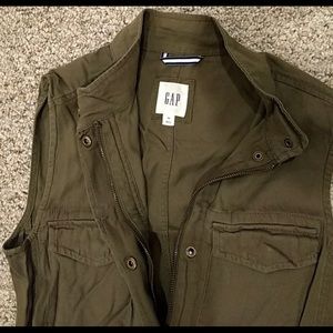 Gap military vest olive xs